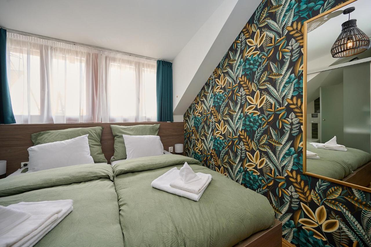 Rooms โซมบ็อตเฮย์ ภายนอก รูปภาพ