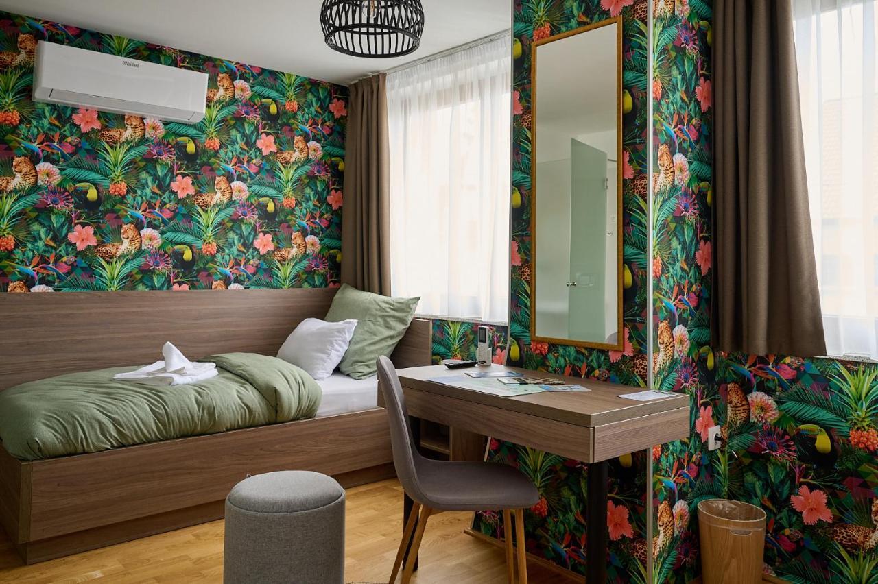 Rooms โซมบ็อตเฮย์ ภายนอก รูปภาพ